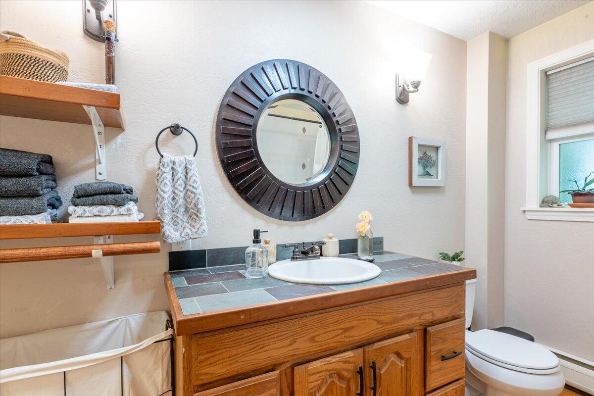 527 Buzzell Hill Road Hope, ME 04847 - Photo 25 of 64 full bathroom