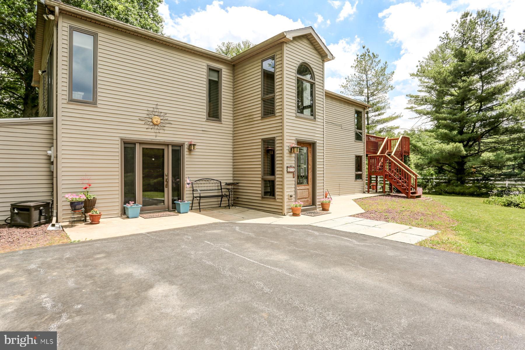 290 Pleasant Hill Road Lewisberry, PA 17339 - Photo 3 of 50 New HVAC, well pump, amd much more!