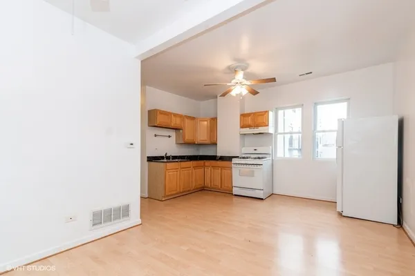 $1,800 | 912 North Ashland Avenue, Unit 2C, Chicago, IL 60622