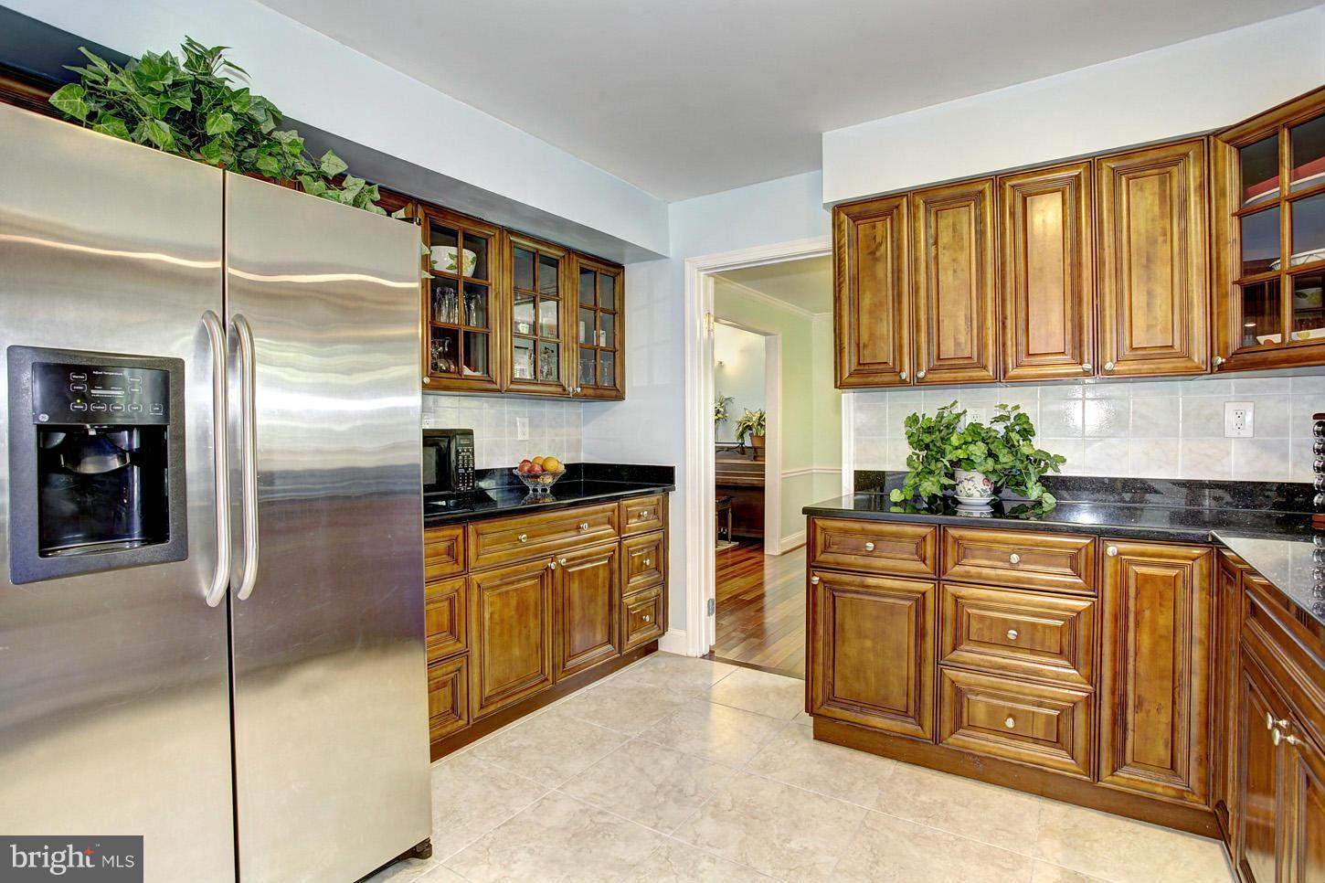 11010 Old Coach Road Potomac, MD 20854 - Photo 10 of 22 Kitchen