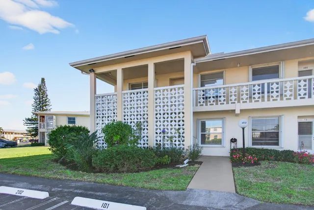 $140,000 | 1721 Northwest 20th Avenue, Unit 201, Delray Beach, FL 33445
