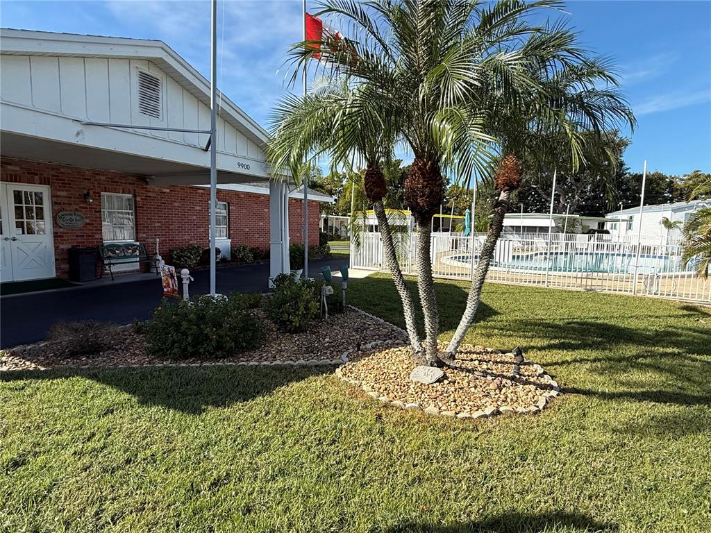 9900 Ulmerton Road, Unit 242 Largo, FL 33771 - Photo 20 of 21 a view of a backyard with a patio