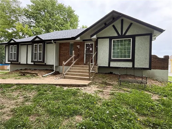 $265,000 | 477 Northwest Weschester Court, Blue Springs, MO 64014