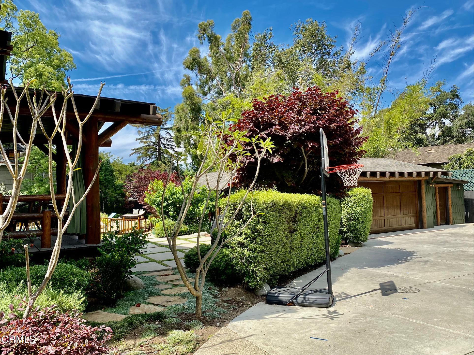 1361 Ridge Way Pasadena, CA 91106 - Photo 29 of 31 a view of a garden