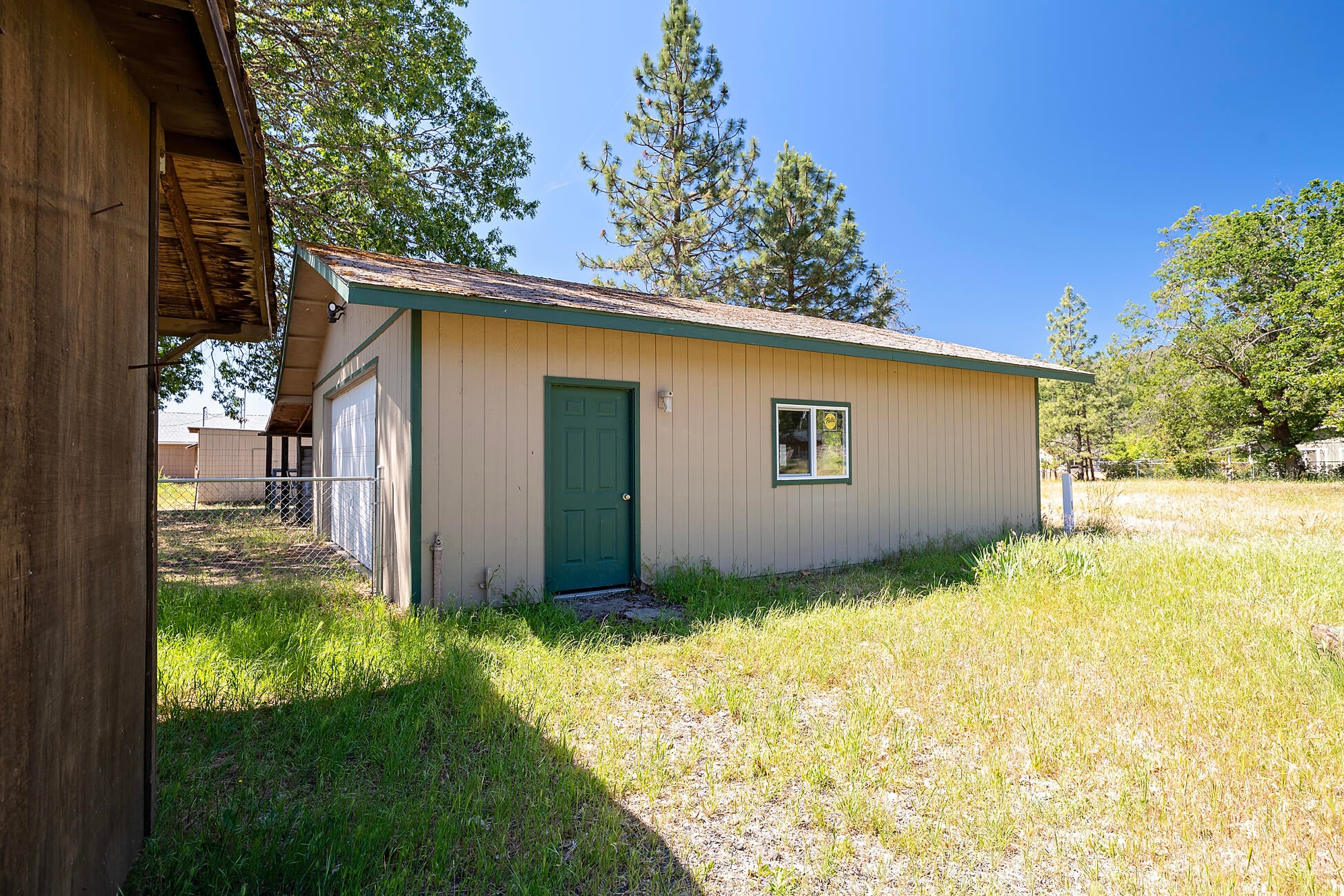 180 Daryl Lane Eagle Point, OR 97524 - Photo 18 of 21 Garage