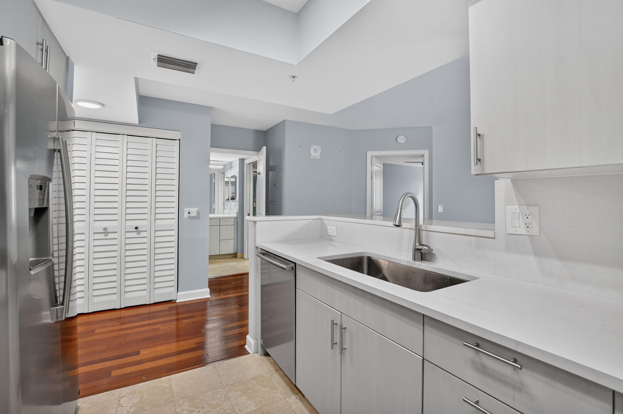 99 Southeast Mizner Boulevard, Unit 435 Boca Raton, FL 33432 - Photo 6 of 45 5-web-or-mls-DSC_1189