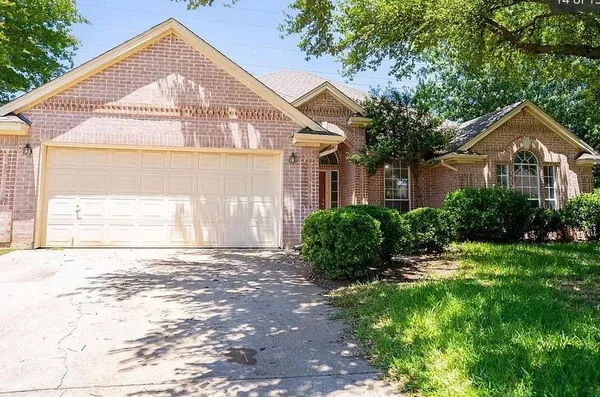 $2,600 | 492 Shade Tree Circle, Hurst, TX 76054