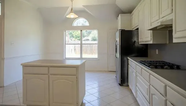 $2,600 | 492 Shade Tree Circle, Hurst, TX 76054