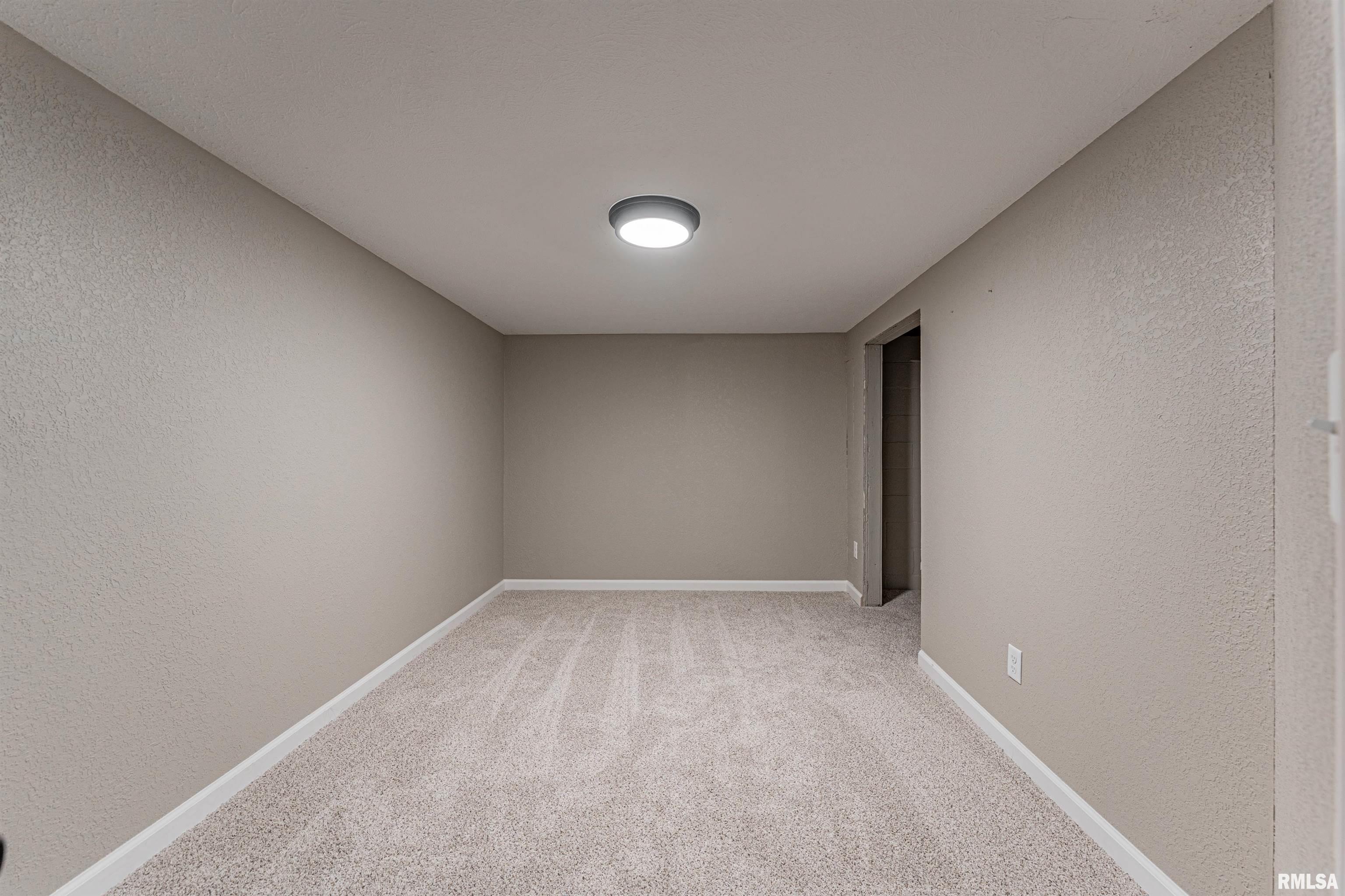 703 South Kickapoo Street Lincoln, IL 62656 - Photo 25 of 42