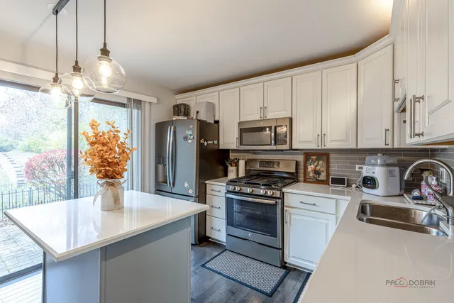 $374,900 | 367 Golfview Court, Bloomingdale, IL 60108