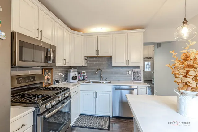 $374,900 | 367 Golfview Court, Bloomingdale, IL 60108