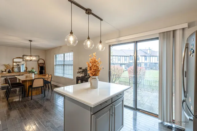 $374,900 | 367 Golfview Court, Bloomingdale, IL 60108