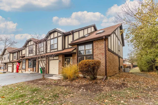 $374,900 | 367 Golfview Court, Bloomingdale, IL 60108
