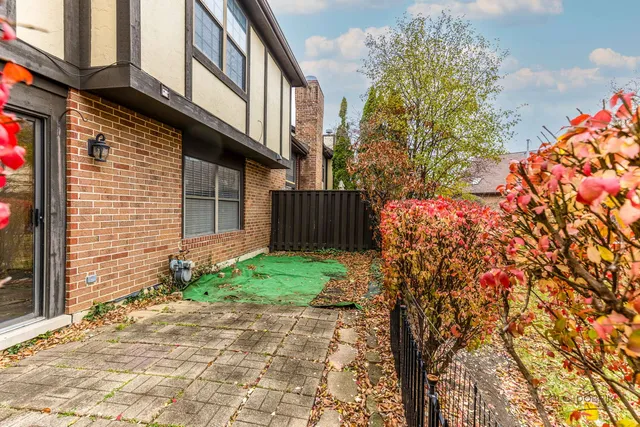 $374,900 | 367 Golfview Court, Bloomingdale, IL 60108