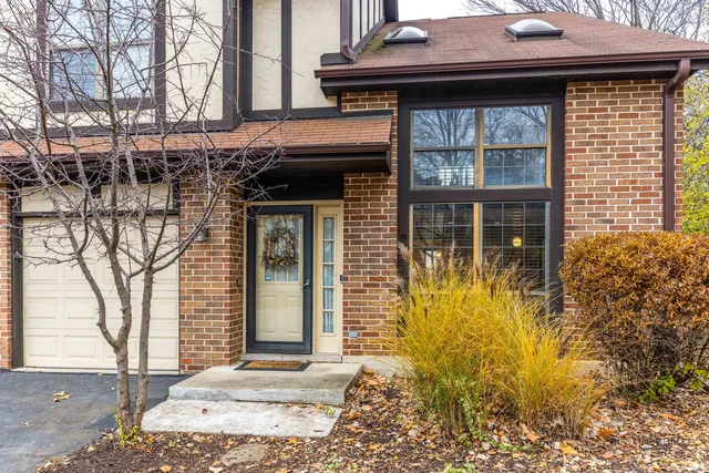 $374,900 | 367 Golfview Court, Bloomingdale, IL 60108