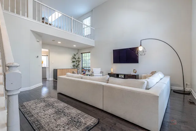 $374,900 | 367 Golfview Court, Bloomingdale, IL 60108