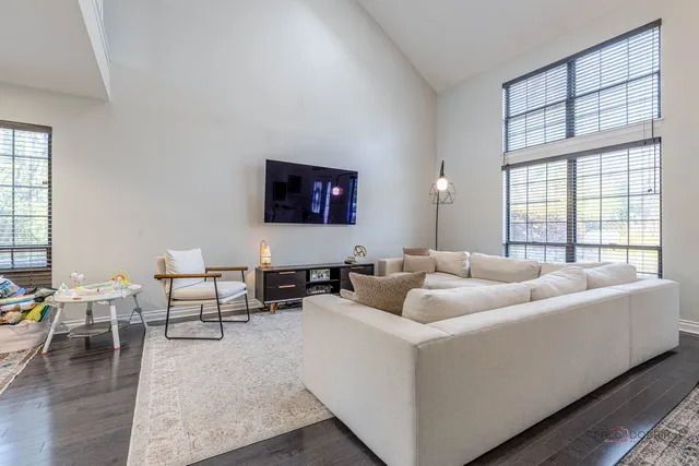 $374,900 | 367 Golfview Court, Bloomingdale, IL 60108