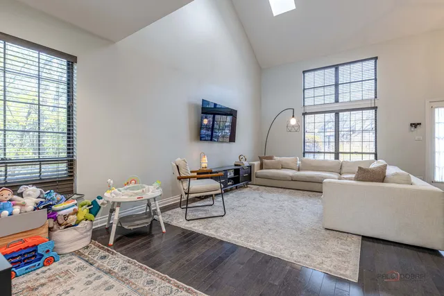 $374,900 | 367 Golfview Court, Bloomingdale, IL 60108