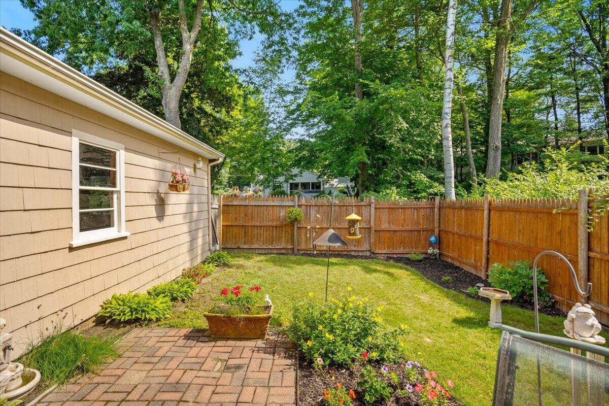 213 Lake Street Auburn, ME 04210 - Photo 12 of 33 12-213 Lake St, Auburn, ME, 04210-31