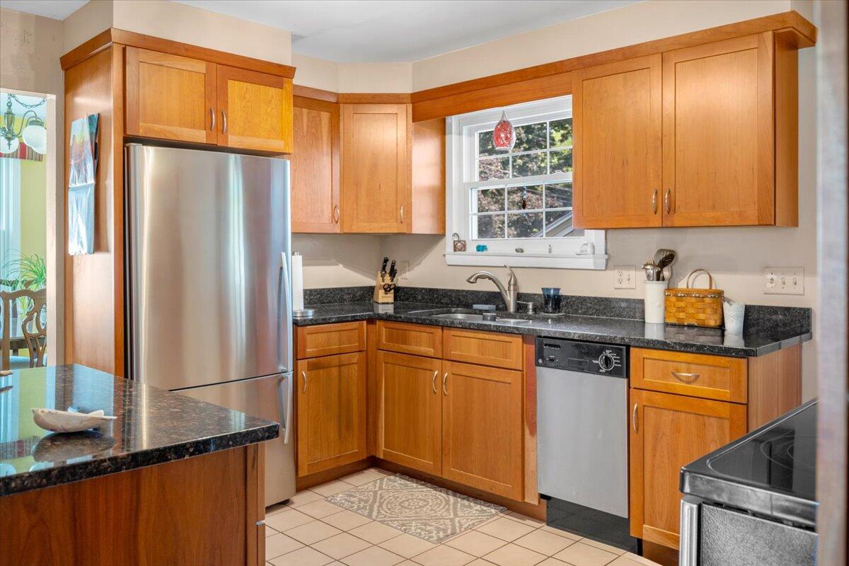 213 Lake Street Auburn, ME 04210 - Photo 16 of 33 19-213 Lake St, Auburn, ME, 04210-07