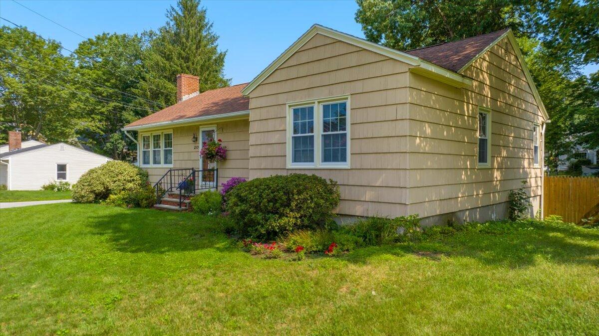 213 Lake Street Auburn, ME 04210 - Photo 5 of 33 05-213 Lake St, Auburn, ME, 04210-40