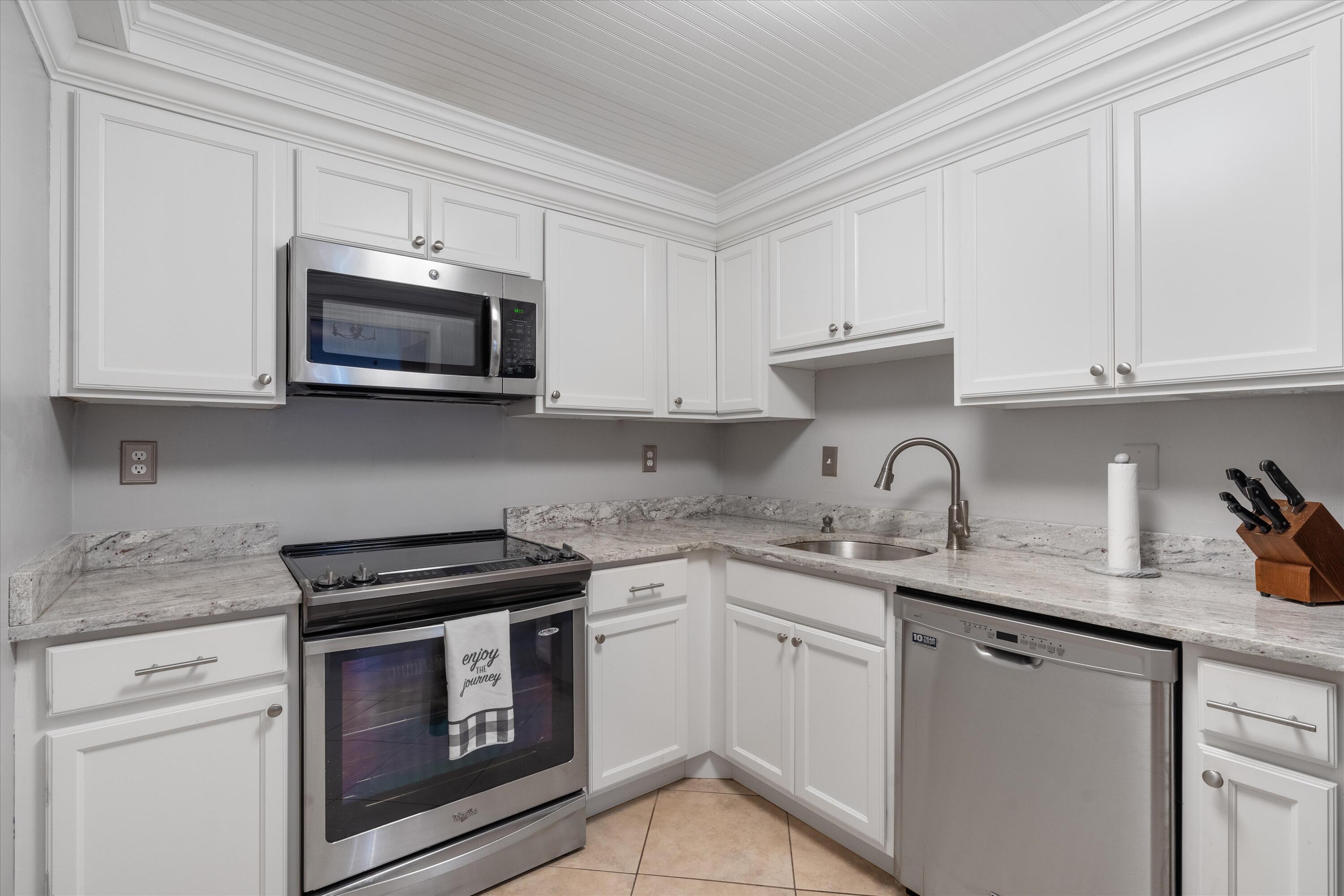 3301 South Ocean Boulevard, Unit 808 Highland Beach, FL 33487 - Photo 2 of 33 Kitchen