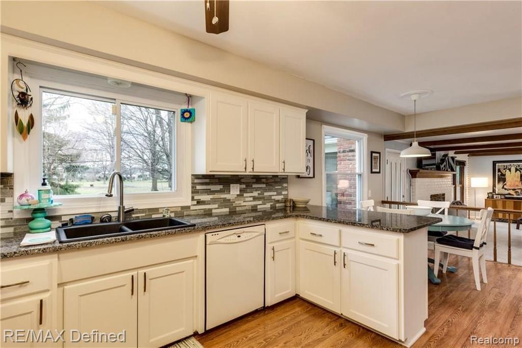 29709 Fox Grove Road Farmington Hills, MI 48334 - Photo 5 of 26