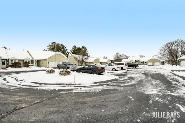 $283,000 | 2843 Parkside Drive, Unit 14, Jenison, MI 49428