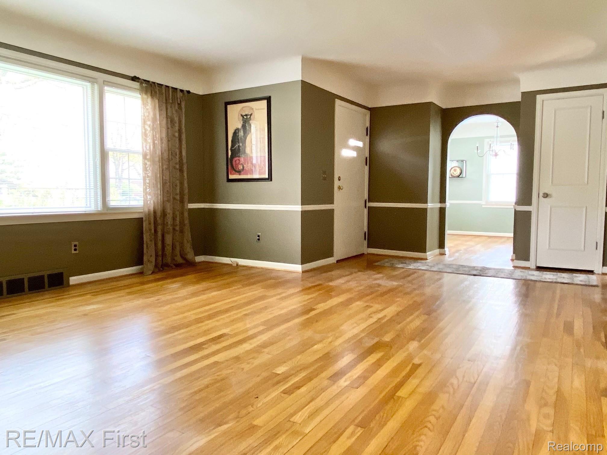 4600 Chicago Road Warren, MI 48092 - Photo 7 of 43 Living Room