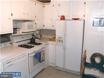 208 Locust Road Fort Washington, PA 19034 - Photo 11 of 12 Kitchen