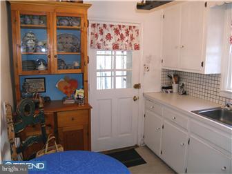 208 Locust Road Fort Washington, PA 19034 - Photo 10 of 12 Kitchen