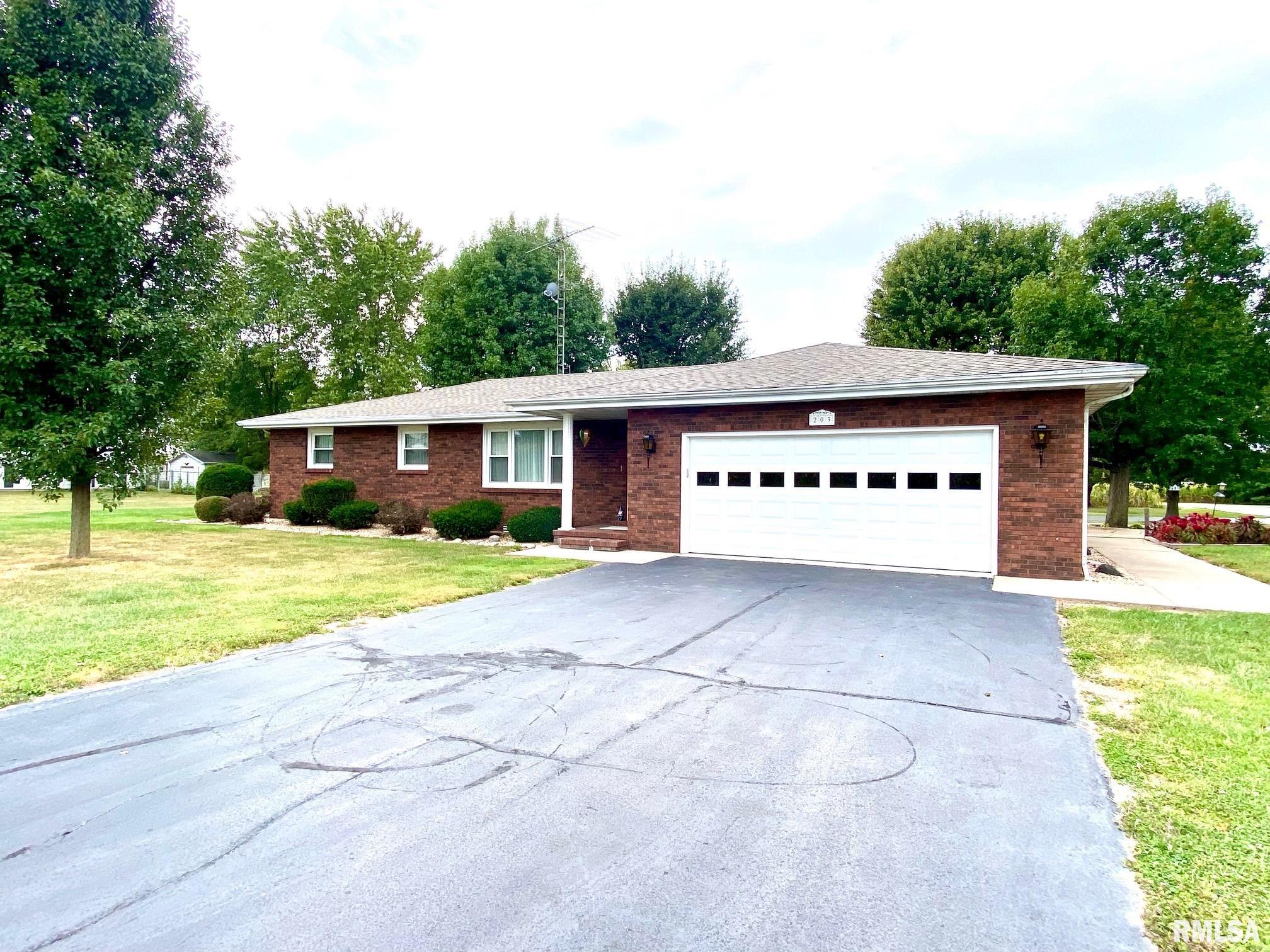 203 North Oak Street Ina, IL 62846 - Photo 1 of 29