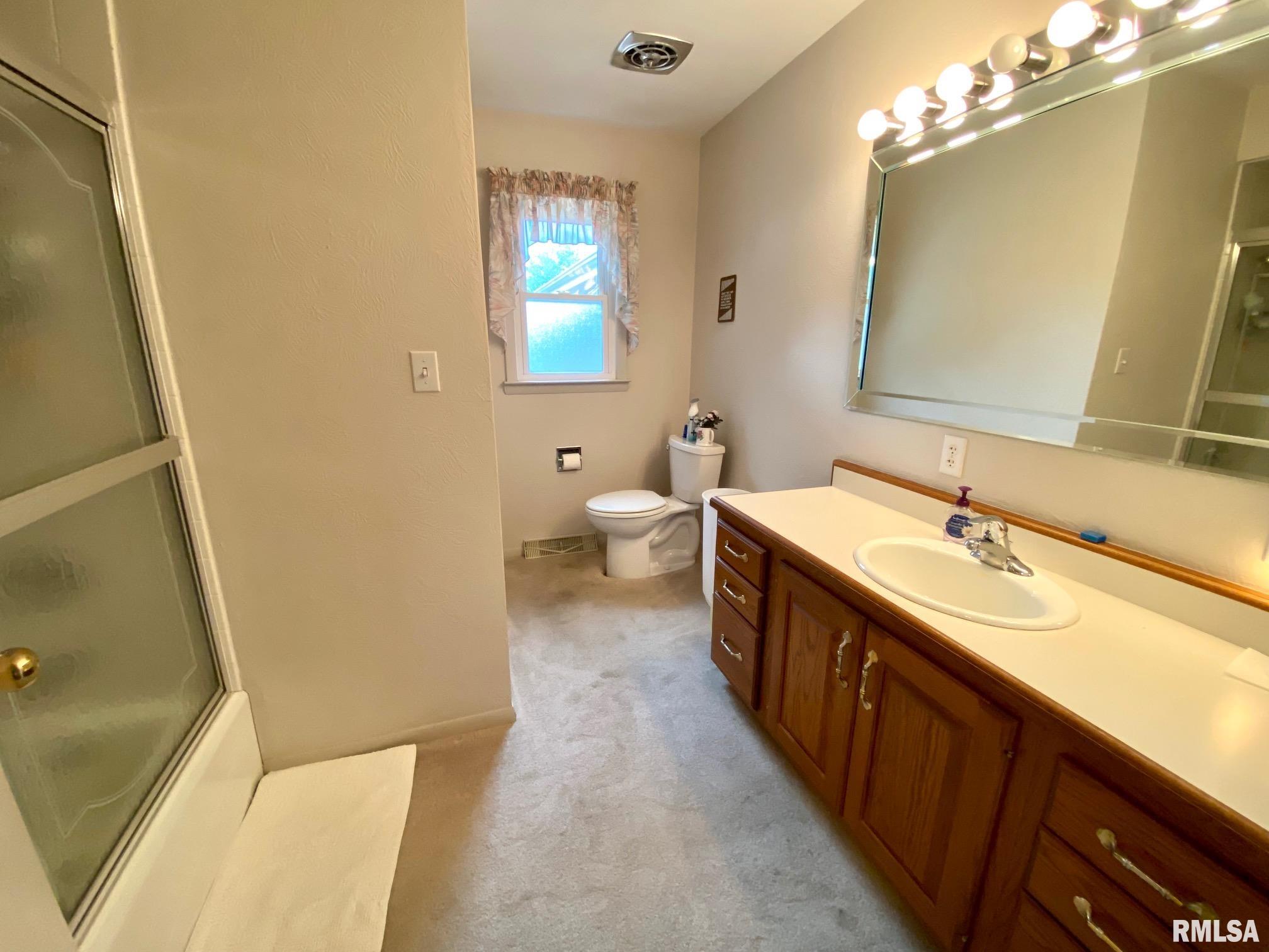 203 North Oak Street Ina, IL 62846 - Photo 12 of 29