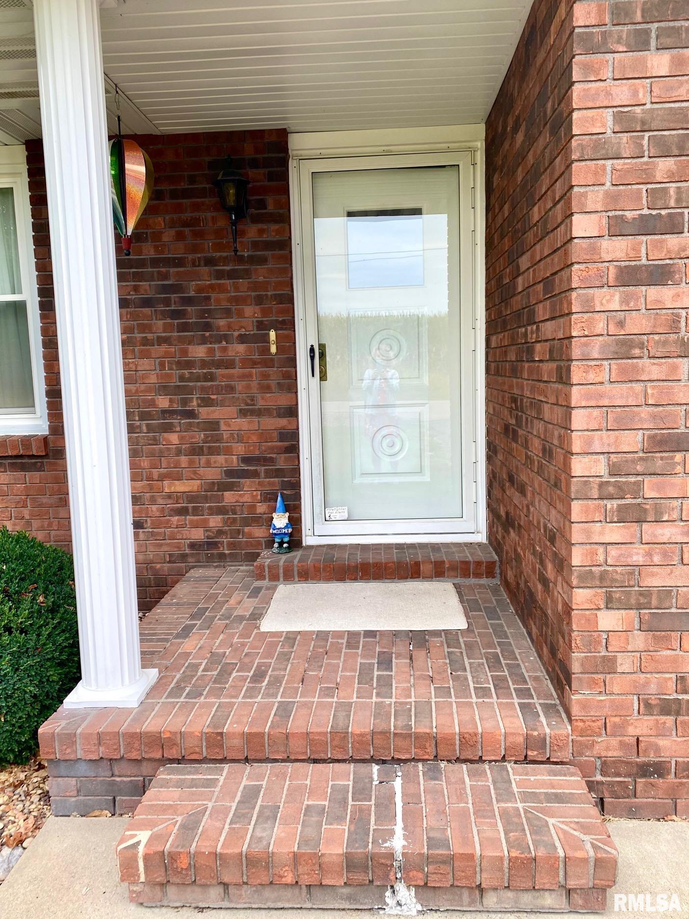203 North Oak Street Ina, IL 62846 - Photo 2 of 29