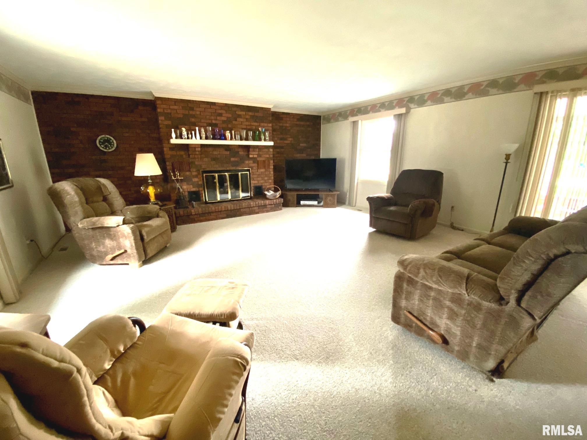 203 North Oak Street Ina, IL 62846 - Photo 3 of 29