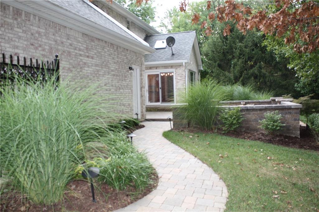 5222 Timber Ridge Drive Columbus, IN 47201 - Photo 3 of 47 Gallery Image 3