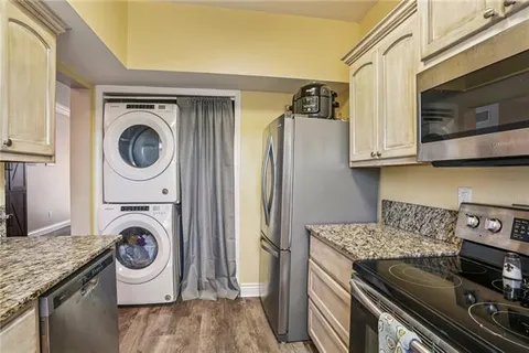 $169,000 | 3126 Edenborn Avenue, Unit 626, Metairie, LA 70002