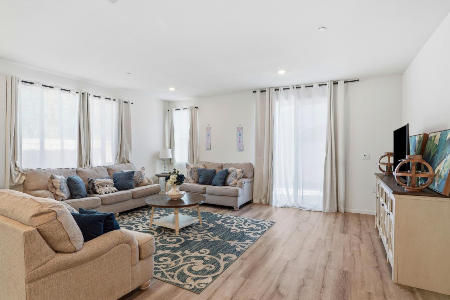 1957 Apiary Way Hughson, CA 95326 - Photo 11 of 37