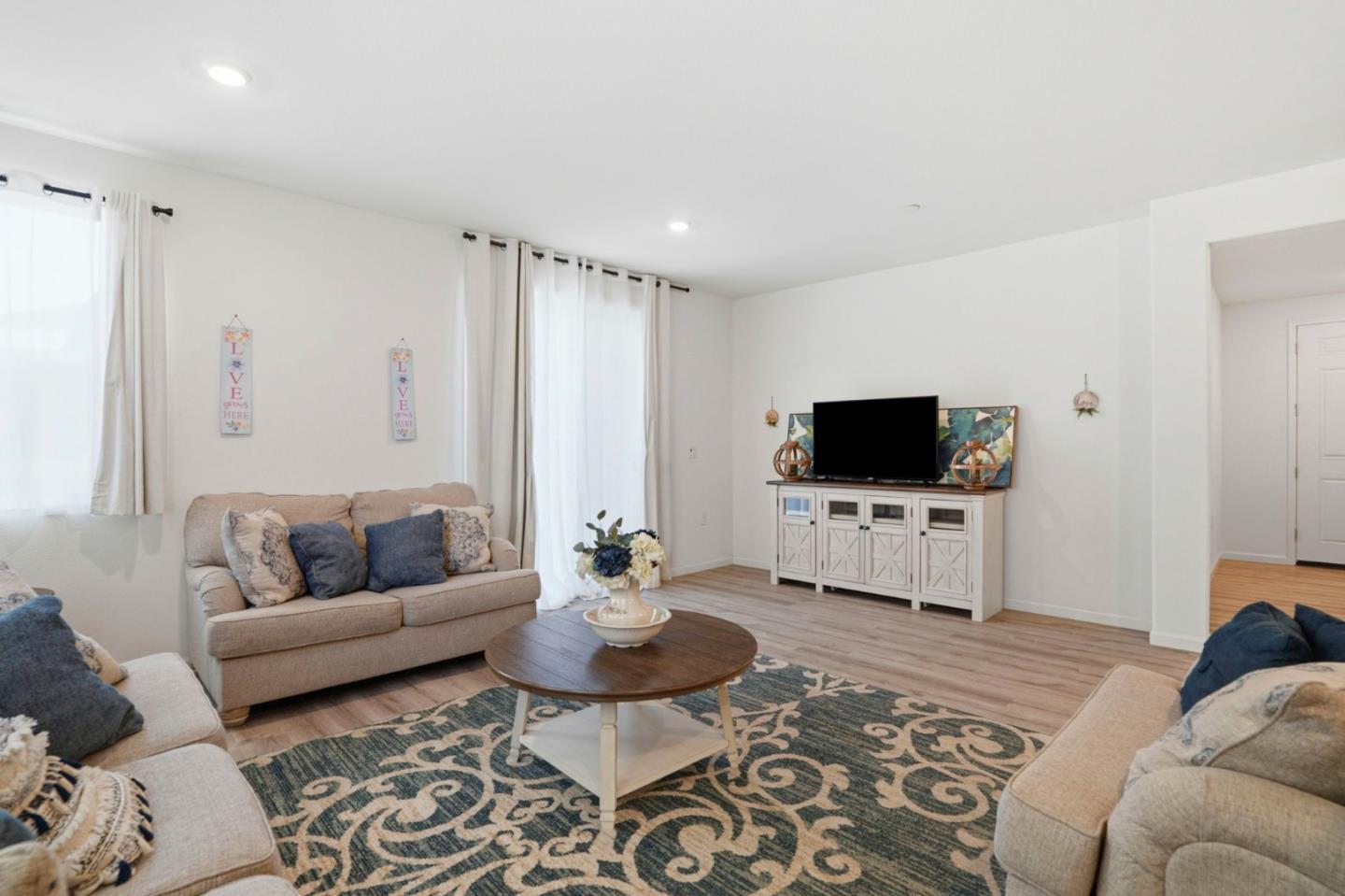 1957 Apiary Way Hughson, CA 95326 - Photo 12 of 37