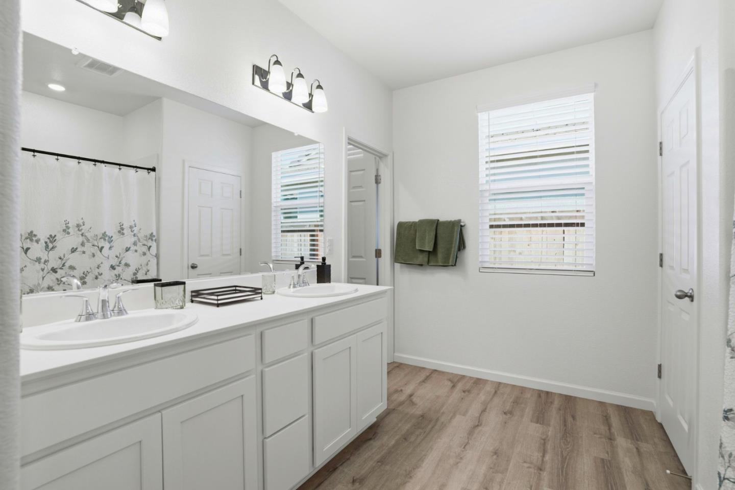 1957 Apiary Way Hughson, CA 95326 - Photo 29 of 37