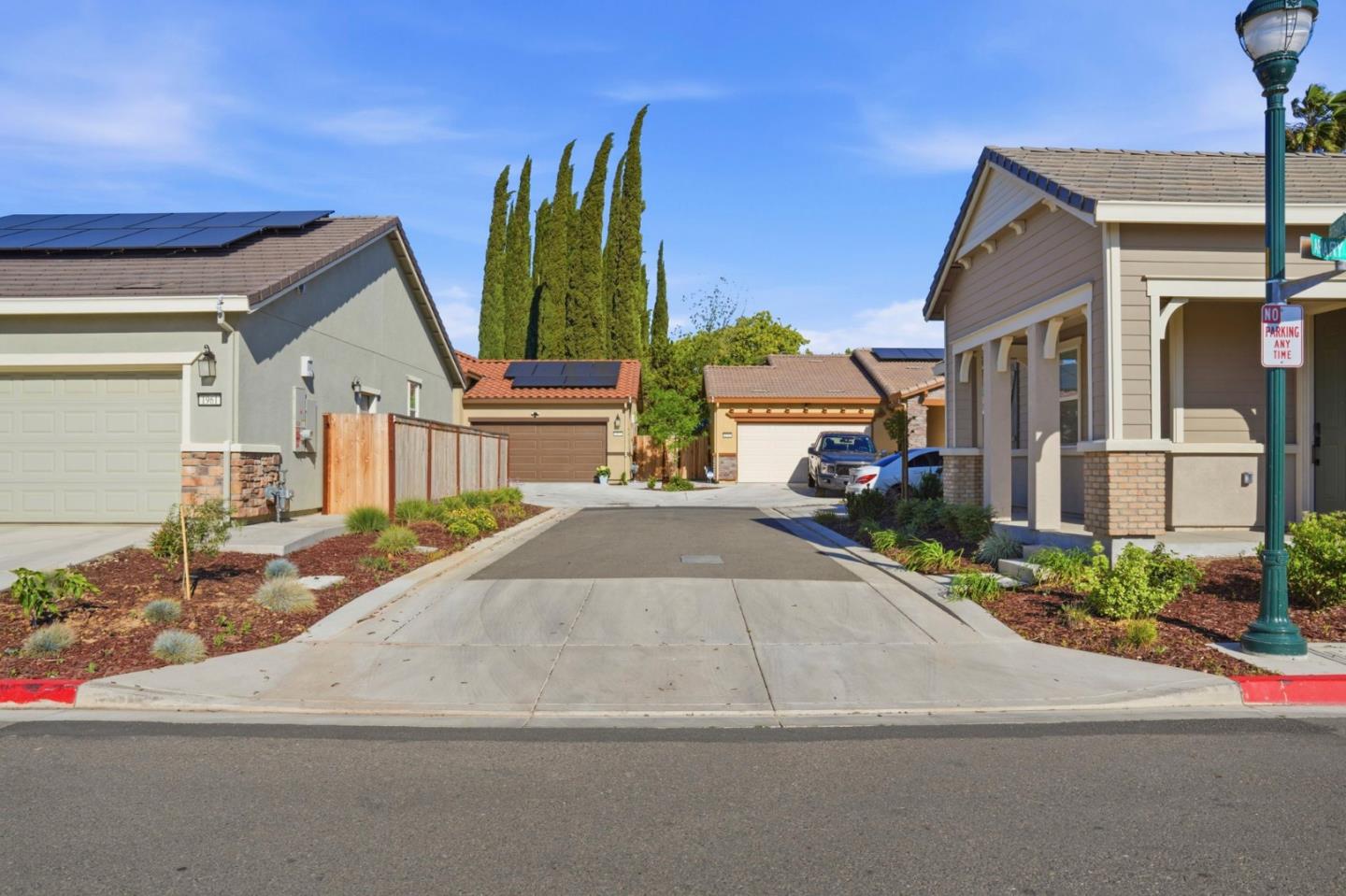 1957 Apiary Way Hughson, CA 95326 - Photo 3 of 37