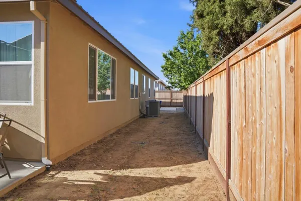 $519,999 | 1957 Apiary Way, Hughson, CA 95326