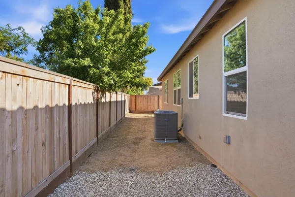 $519,999 | 1957 Apiary Way, Hughson, CA 95326