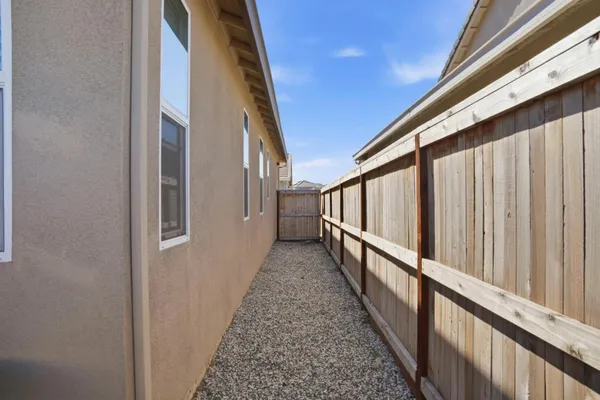 $519,999 | 1957 Apiary Way, Hughson, CA 95326