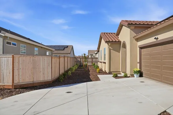 $519,999 | 1957 Apiary Way, Hughson, CA 95326