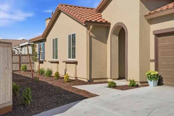 $519,999 | 1957 Apiary Way, Hughson, CA 95326