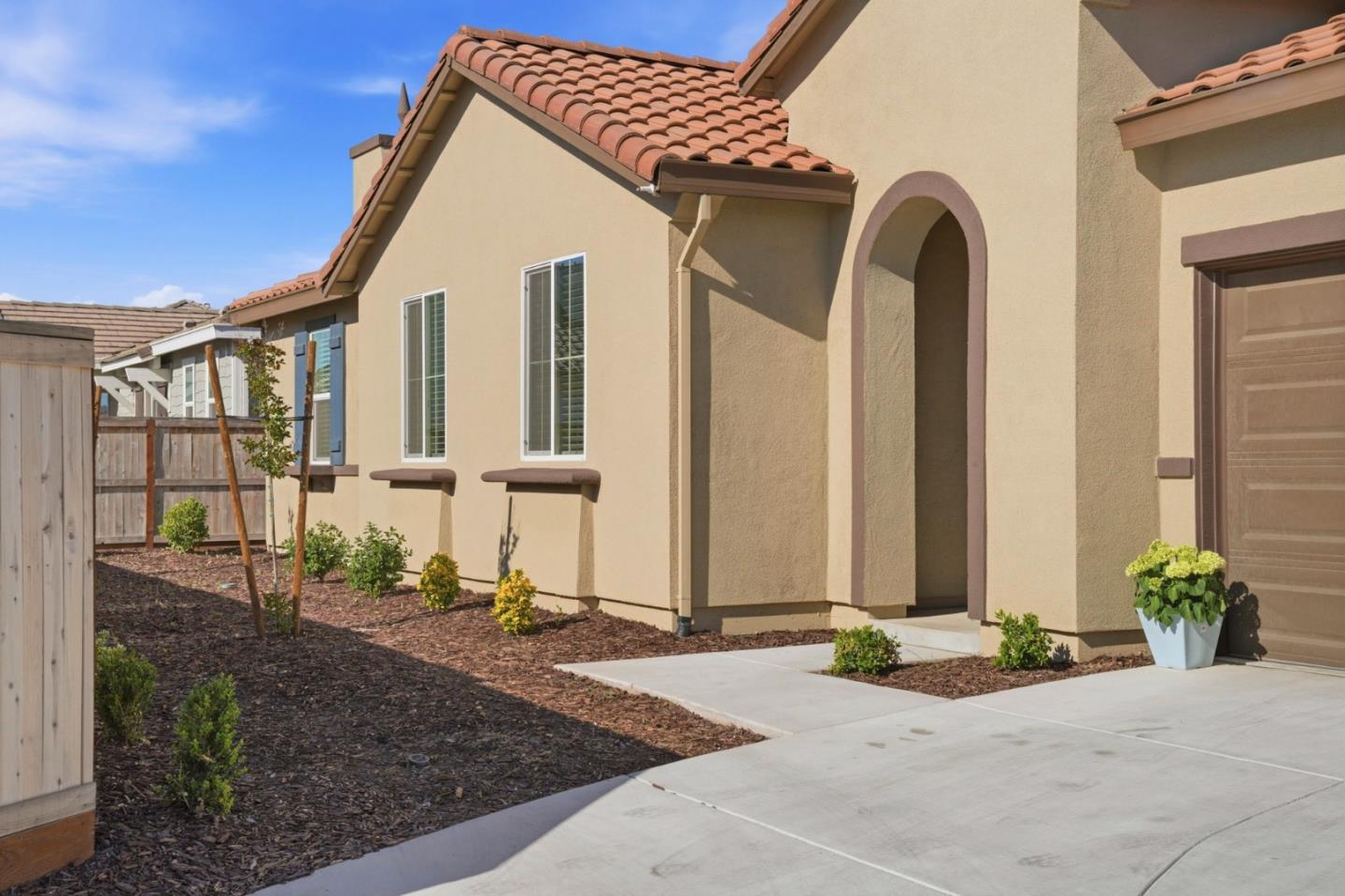 1957 Apiary Way Hughson, CA 95326 - Photo 7 of 37