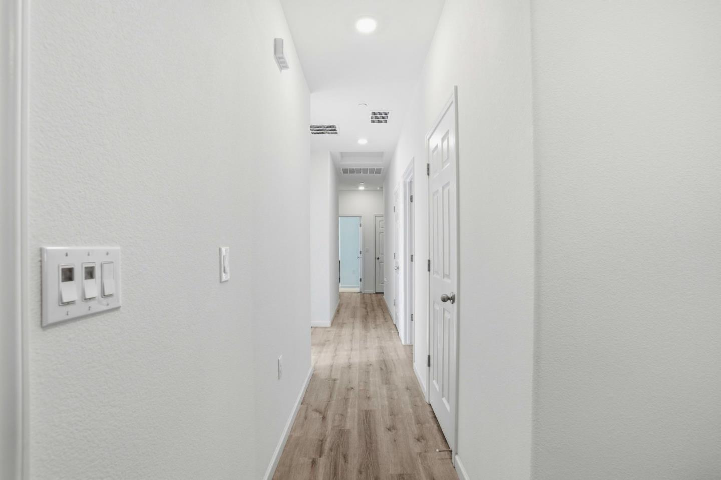 1957 Apiary Way Hughson, CA 95326 - Photo 9 of 37