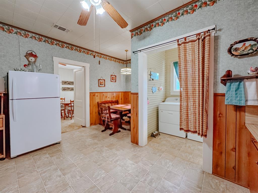 512 Southwest 2nd Street Kerens, TX 75144 - Photo 11 of 26