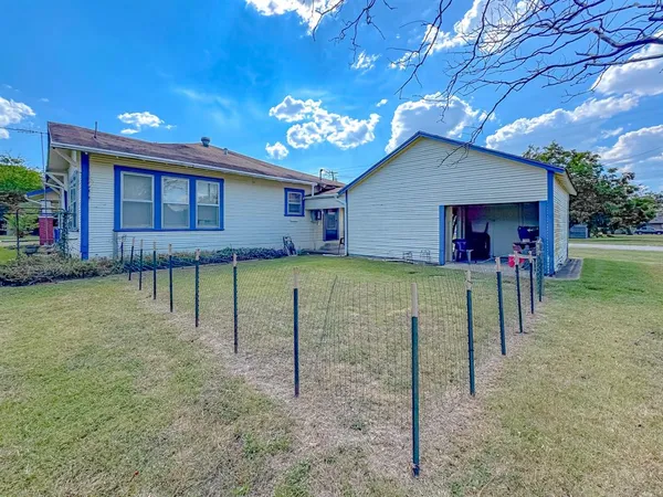 $128,999 | 512 Southwest 2nd Street, Kerens, TX 75144